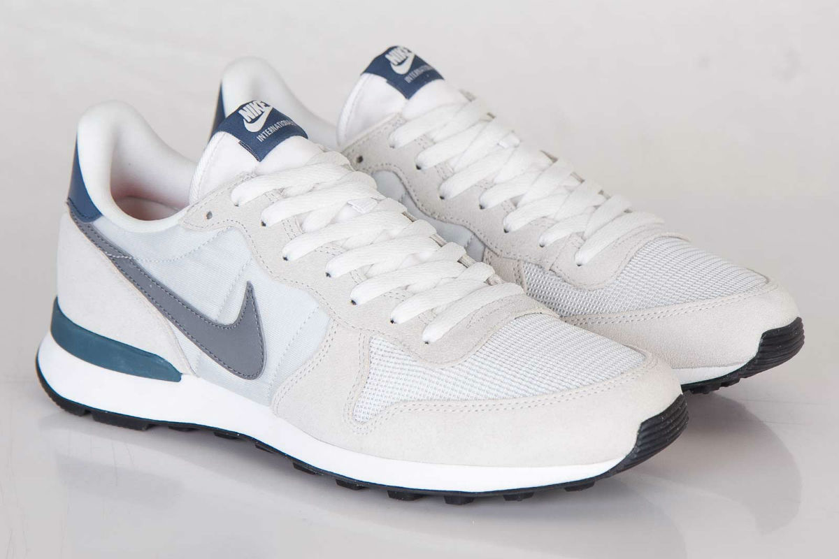 nike internationalist light base grey