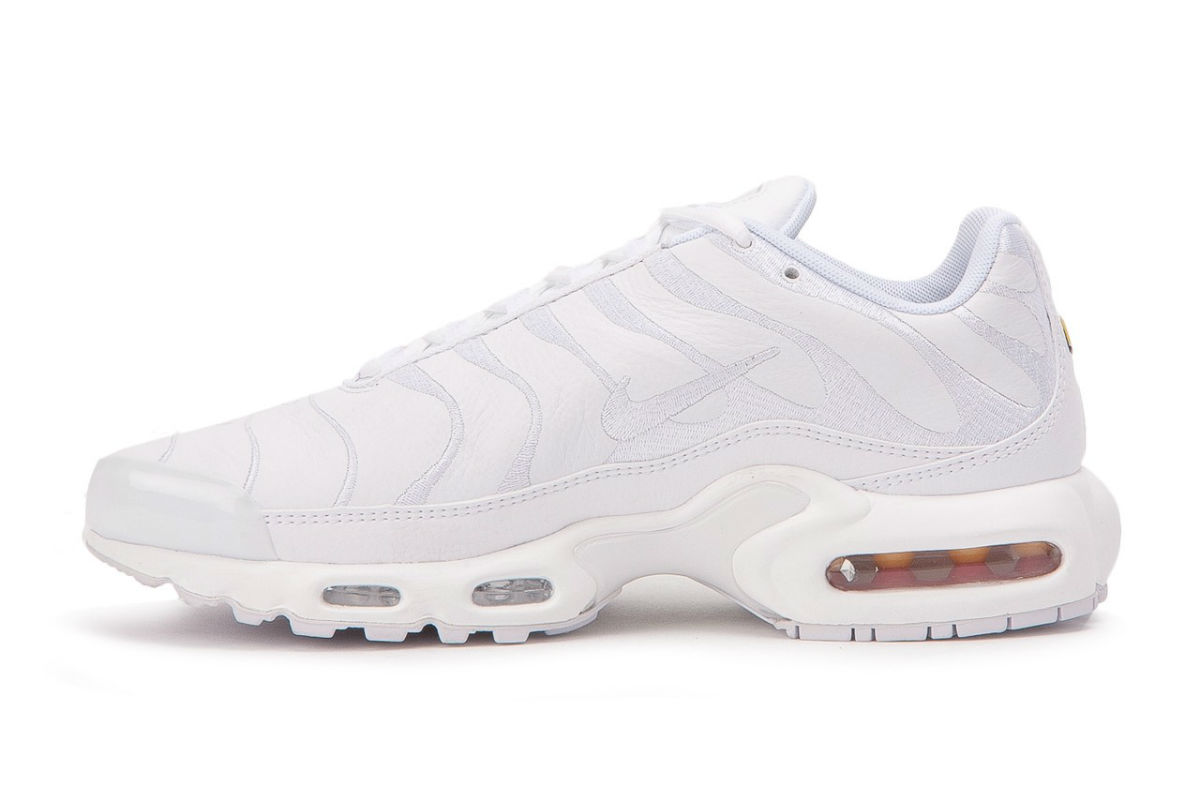 all white nike air max plus